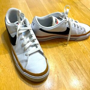 Women’s Nike size 9